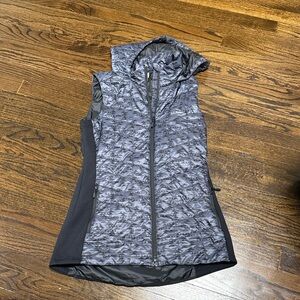 LL Bean PrimaLoft Packable Hooded Vest sz Med